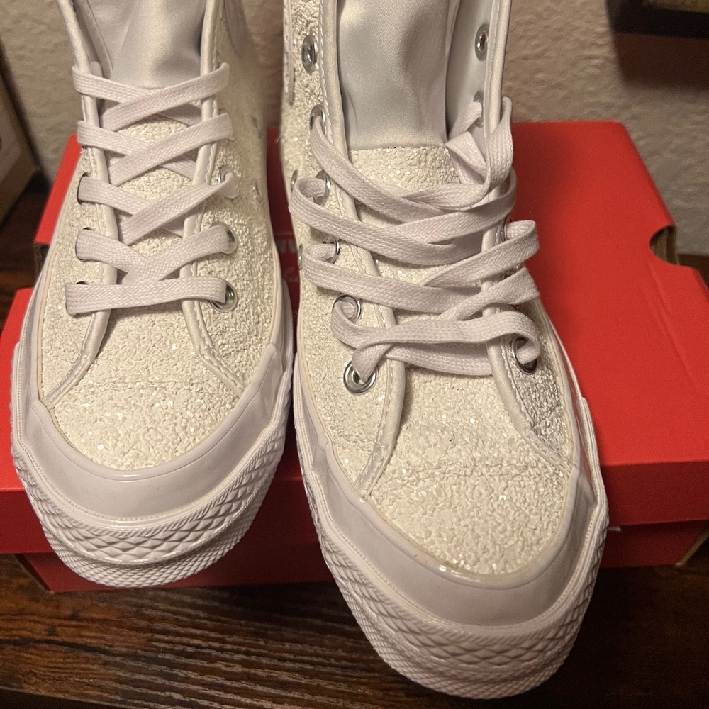 Brad new Beautiful Chuck 70 Hi